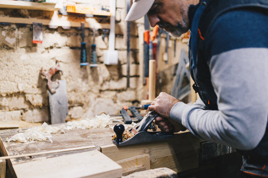 Mastering Wood Joinery: Crafting Timeless Three-Legged Stools with Oak, Acacia, and Walnut