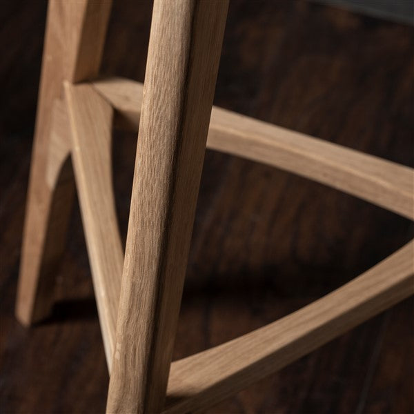 Sgabello da bar in legno di quercia con seduta piatta