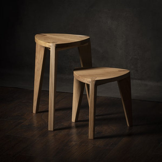 Nara Hora - Set di sgabelli a tre gambe in rovere