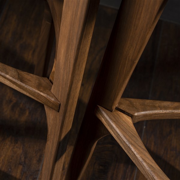 Sgabello da bar a tre gambe in noce