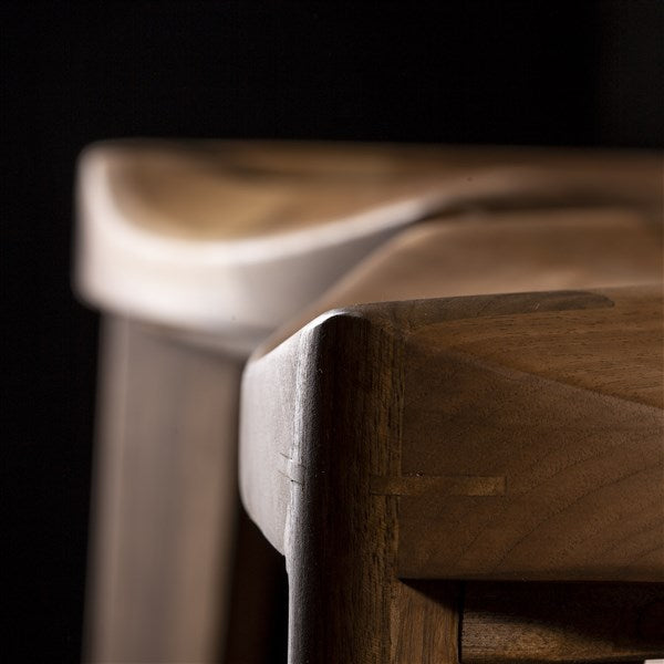 Sgabello da bar a tre gambe in noce