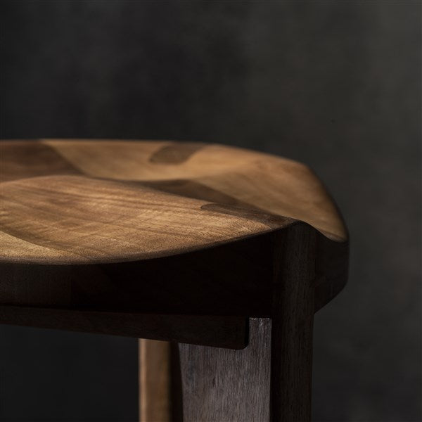 Sgabello da bar a tre gambe in noce