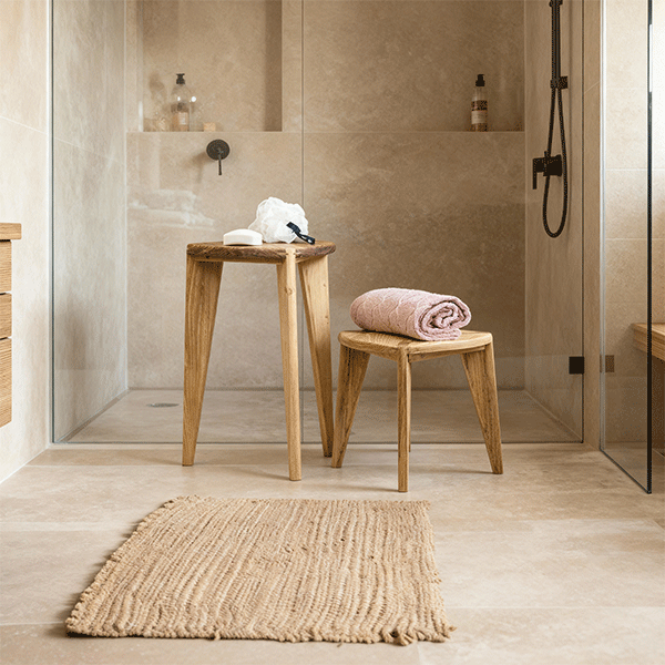 Nise Heimen M45 - Sgabello a tre gambe in acacia