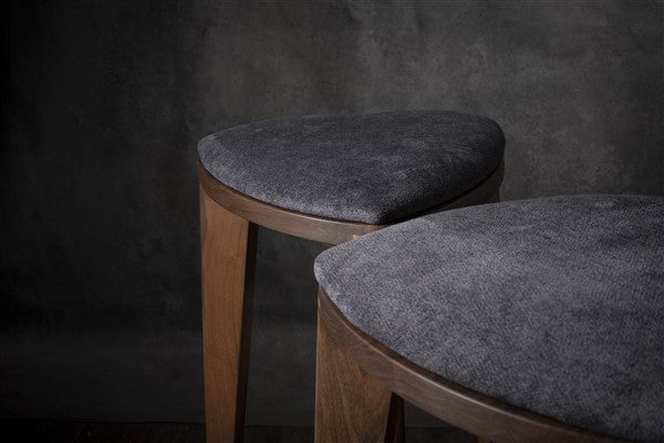 Terza Stoffa – Sgabello da bar in noce con seduta imbottita | Sgabello in legno massello fatto a mano | Sedia da bar minimalista