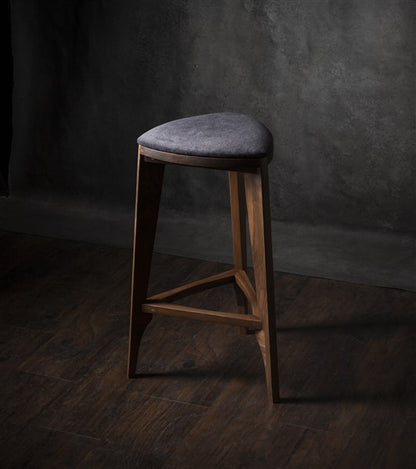 Terza Stoffa – Sgabello da bar in noce con seduta imbottita | Sgabello in legno massello fatto a mano | Sedia da bar minimalista