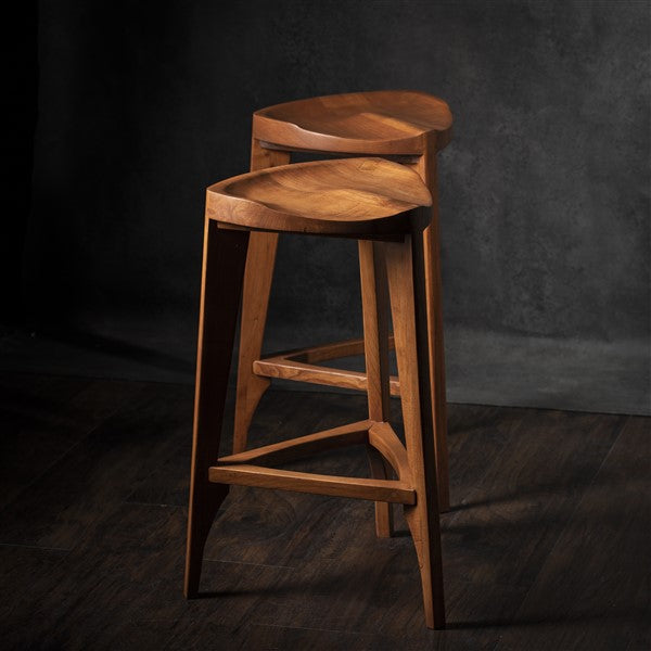 Sgabello da bar in legno di ciliegio Terza - Sgabello a tre gambe - Seduta intagliata