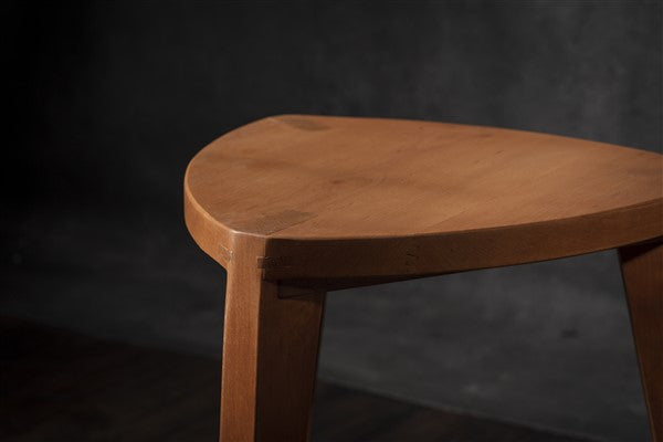 Sakura Heimen - Sgabello piccolo a tre gambe in legno di ciliegio