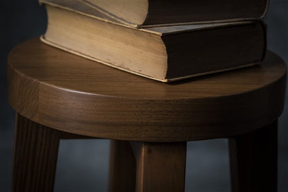 Comodino in noce massello - Tavolino laterale, sgabello da comodino, comodino, mobile minimalista fatto a mano, sgabello in legno, finitura a olio naturale