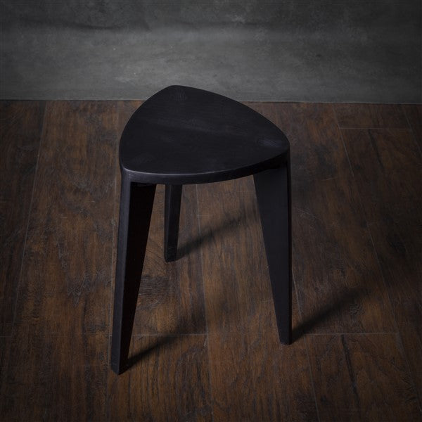 Sumi - Sgabello in legno nero - Seduta minimalista triangolare bruciata - Mobili decorativi moderni fatti a mano, sgabello laterale in legno massello, Japandi Interior