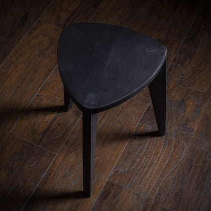 Sumi - Sgabello in legno nero - Seduta minimalista triangolare bruciata - Mobili decorativi moderni fatti a mano, sgabello laterale in legno massello, Japandi Interior