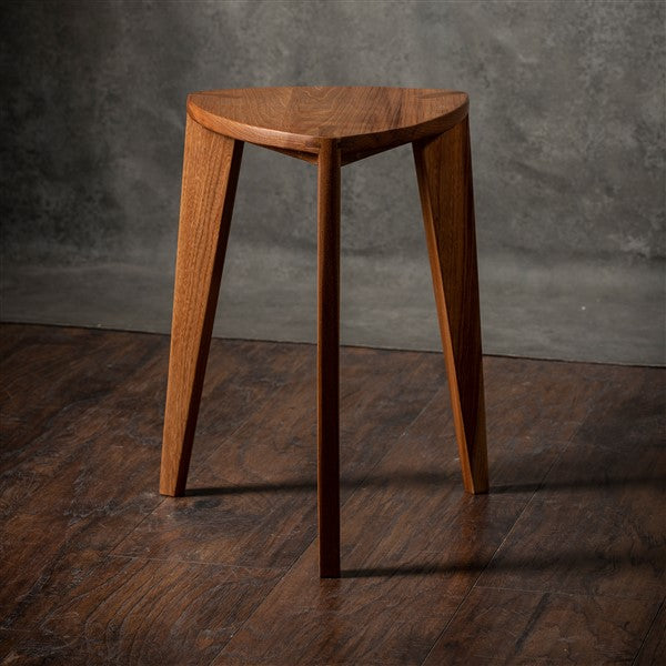 Nire - Sgabello in olmo con seduta piatta