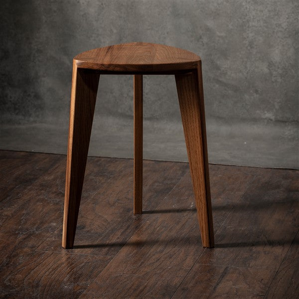 Nire - Sgabello in olmo con seduta piatta