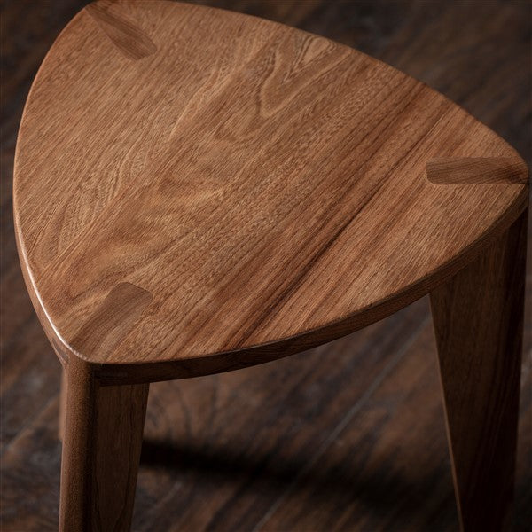 Nire - Sgabello in olmo con seduta piatta