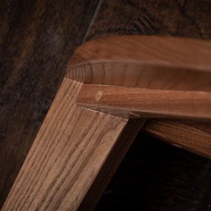 Nire - Sgabello in olmo con seduta piatta