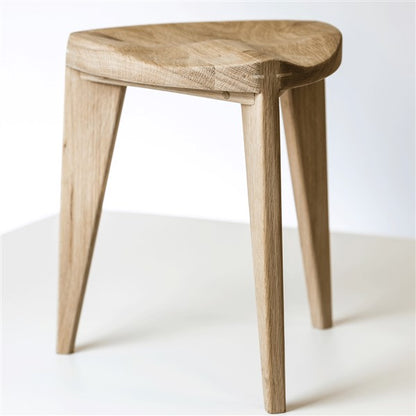 Oku Ho L - Sgabello in rovere con seduta intagliata