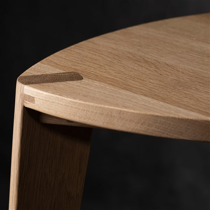 Sgabello da bar in legno di quercia con seduta piatta