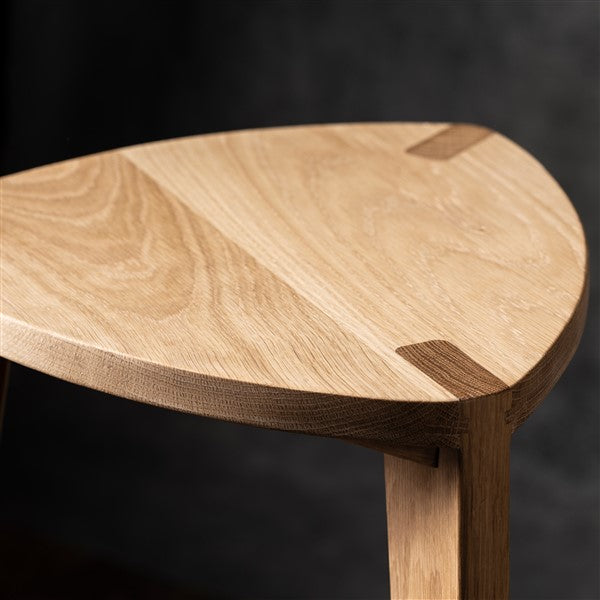 Sgabello da bar in legno di quercia con seduta piatta