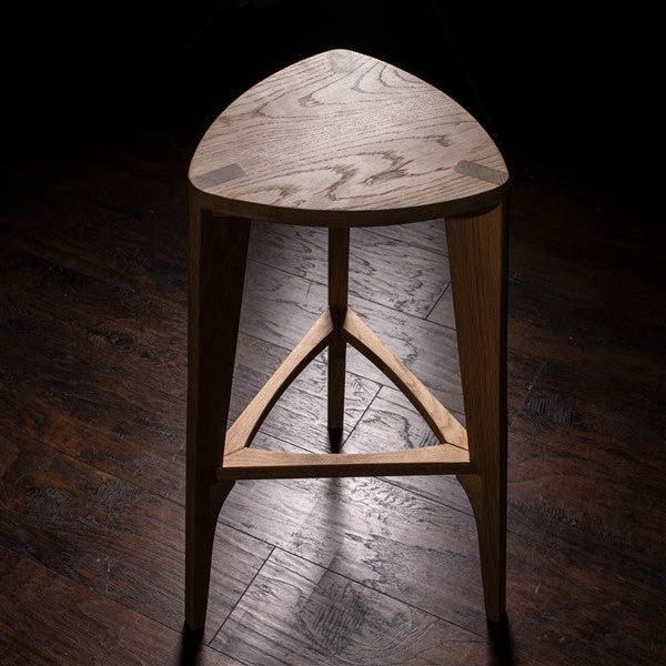 Sgabello da bar in legno di quercia con seduta piatta