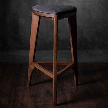Terza Stoffa – Sgabello da bar in noce con seduta imbottita | Sgabello in legno massello fatto a mano | Sedia da bar minimalista