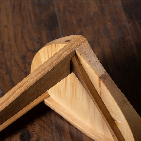 Sgabello a tre gambe in legno di noce europeo naturale bianco