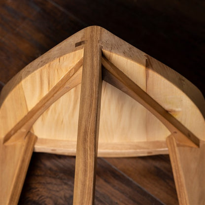 Sgabello a tre gambe in legno di noce europeo naturale bianco