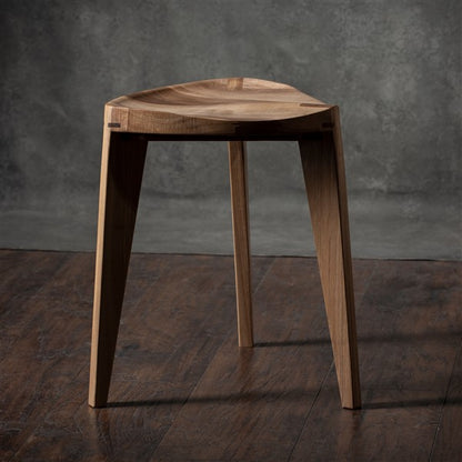 Kurumi Oku Natur L - Sgabello a tre gambe in legno di noce naturale europeo