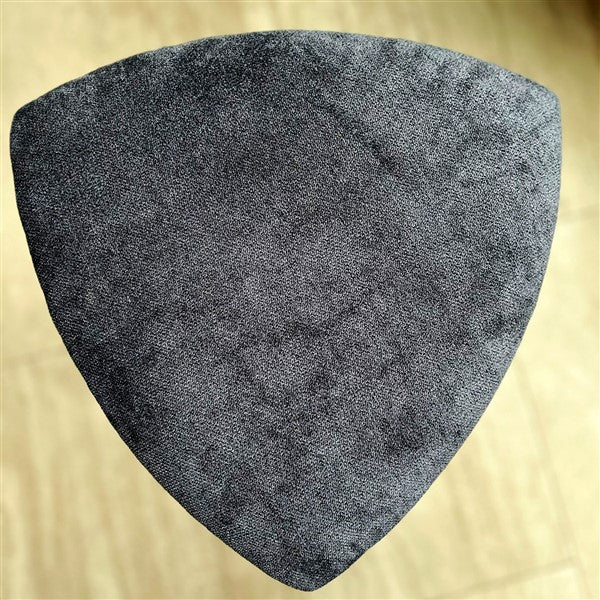 Yoru - Sgabello in noce fatto a mano con seduta imbottita - Sgabello da toeletta triangolare alto 18" - Mobili in legno minimalisti - Spedizione gratuita