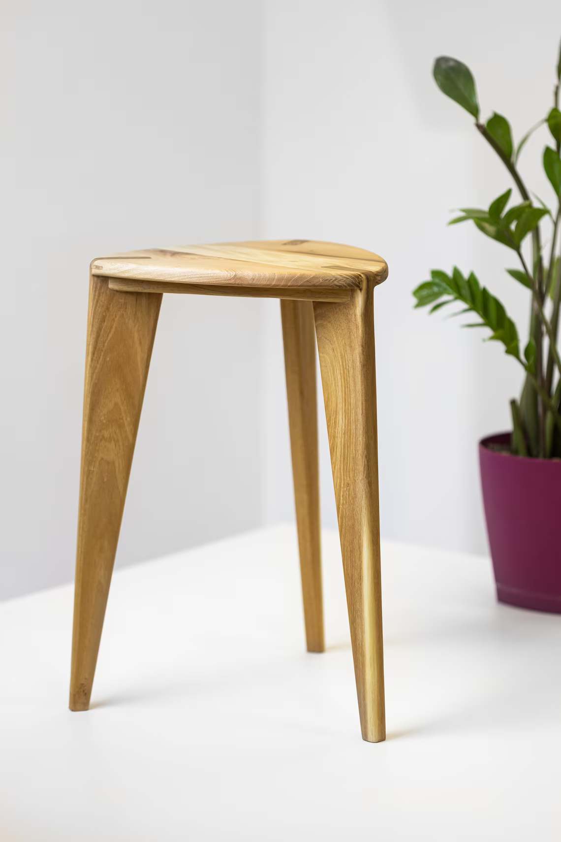 Nise Heimen M45 - Sgabello a tre gambe in acacia