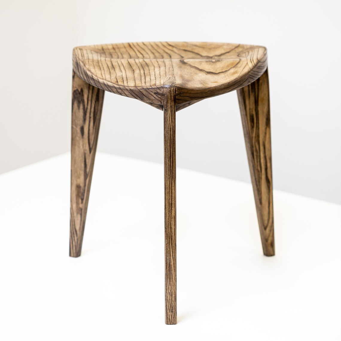 Asa Oku L - Sgabello in frassino bruciato