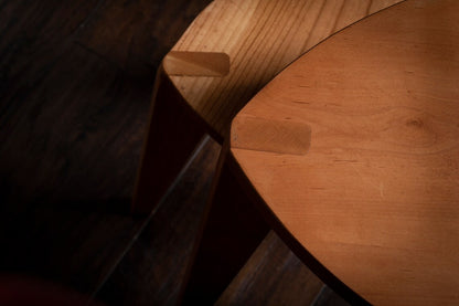 Sakura Heimen Set di sgabelli a tre gambe in ciliegio