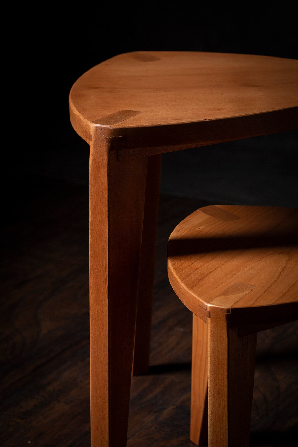 Sakura Heimen Set di sgabelli a tre gambe in ciliegio