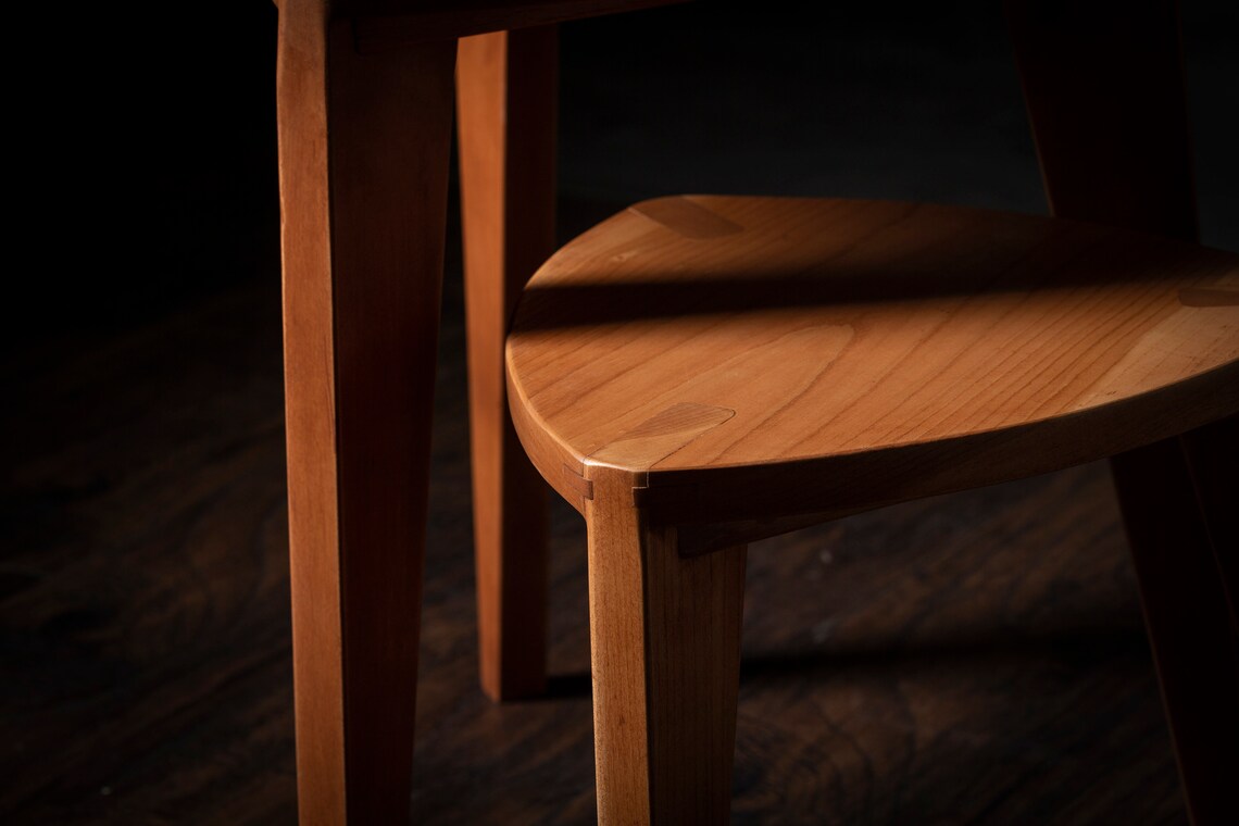 Sakura Heimen Set di sgabelli a tre gambe in ciliegio