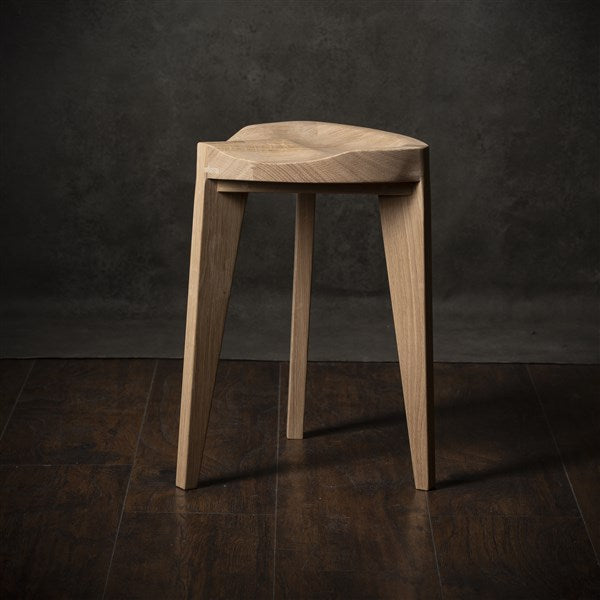 Oku Ho M - Sgabello in rovere con seduta intagliata