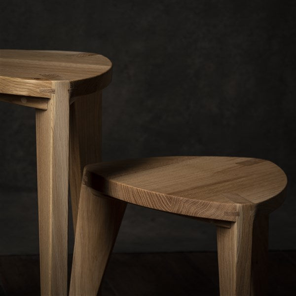 Nara Hora - Set di sgabelli a tre gambe in rovere