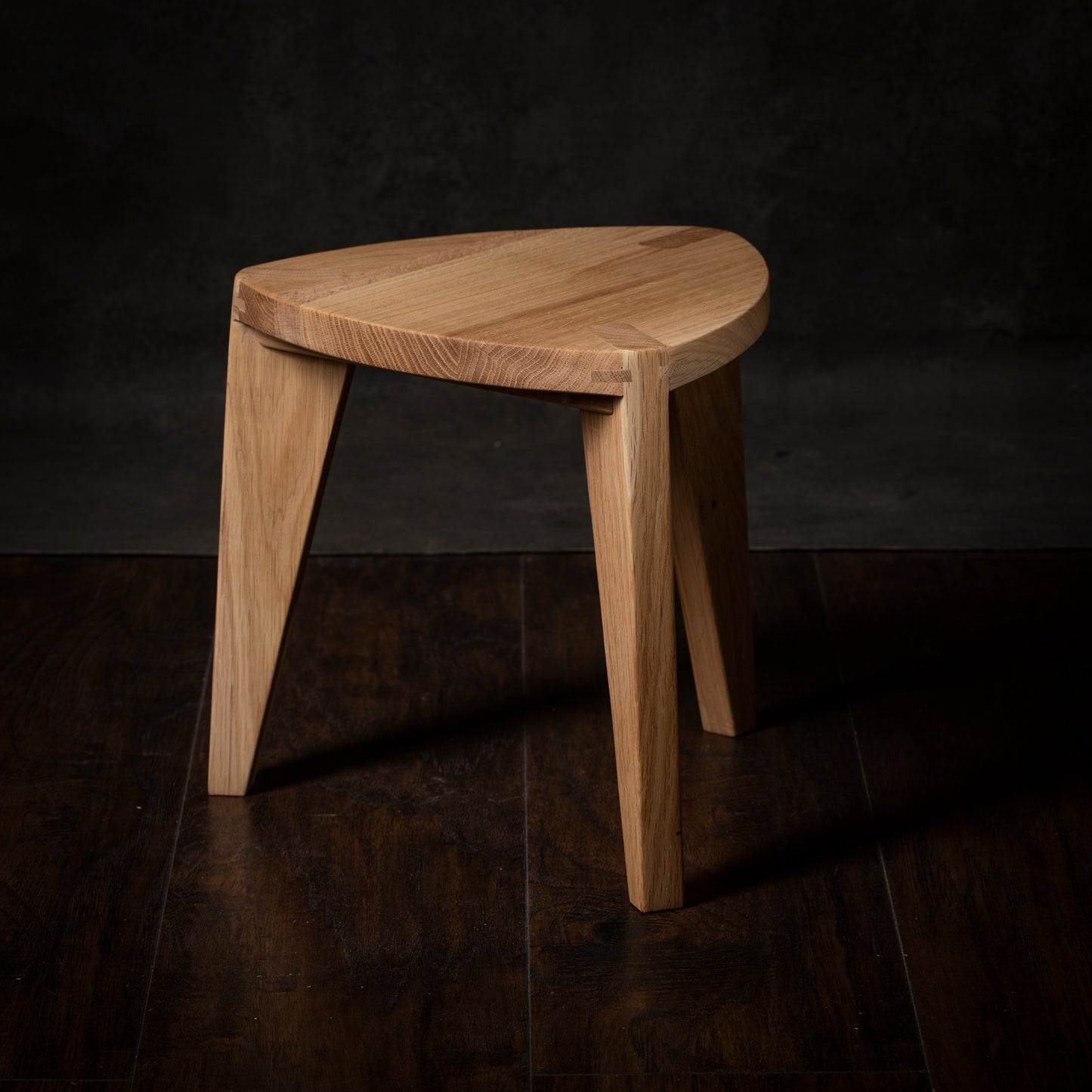 Sgabello piccolo a tre gambe in rovere - Oku Heimen M30