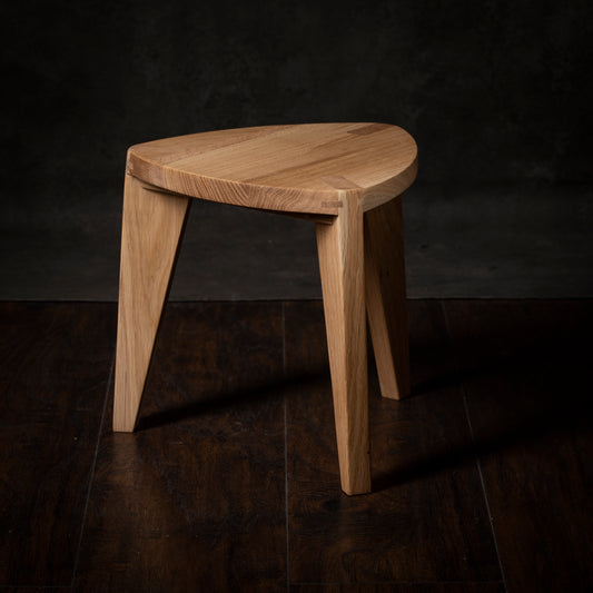 Sgabello piccolo a tre gambe in rovere - Oku Heimen M30