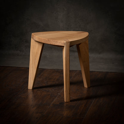 Sgabello piccolo a tre gambe in rovere - Oku Heimen M30