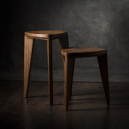 Kurumi Hira Set di sgabelli a tre gambe in noce