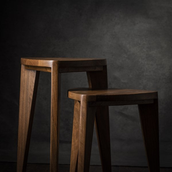 Kurumi Hira Set di sgabelli a tre gambe in noce