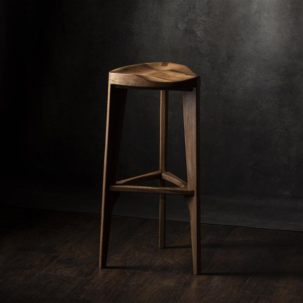 Sgabello da bar a tre gambe in noce