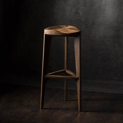 Sgabello da bar a tre gambe in noce