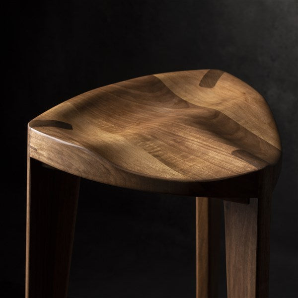 Sgabello da bar a tre gambe in noce