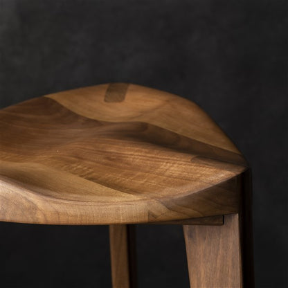 Sgabello da bar a tre gambe in noce