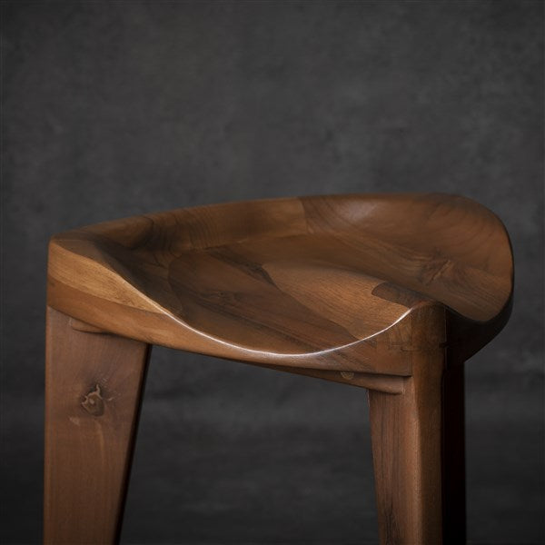 Hikari - Sgabello a tre gambe in noce con seduta intagliata