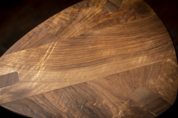 Sgabello piccolo a tre gambe in noce - Kurumi Heimen M30