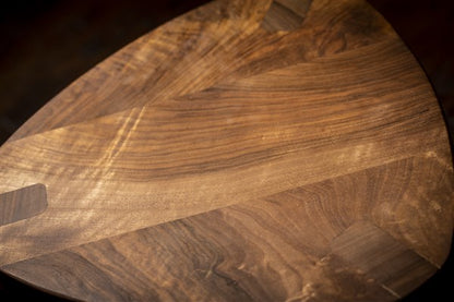 Sgabello piccolo a tre gambe in noce - Kurumi Heimen M30