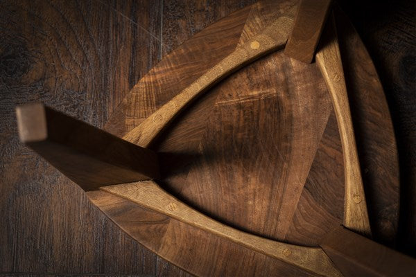 Sgabello piccolo a tre gambe in noce - Kurumi Heimen M30